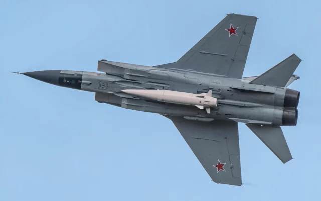 MiG-31 con Kinzhal: amenaza directa a portaaviones de EE. UU.