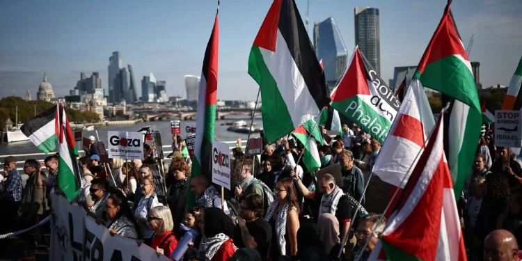 Decenas de miles se manifiestan en Londres en contra de Israel