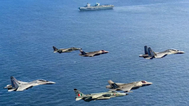 Los F-35 británicos se enfrentan a los Su-30 y los Jaguar indios
