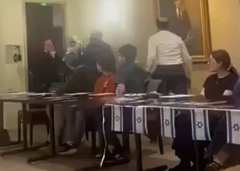 Manifestantes antiisraelíes interrumpen evento sobre el 7 de octubre en una universidad de California