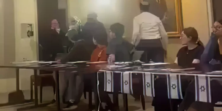 Manifestantes antiisraelíes interrumpen evento sobre el 7 de octubre en una universidad de California