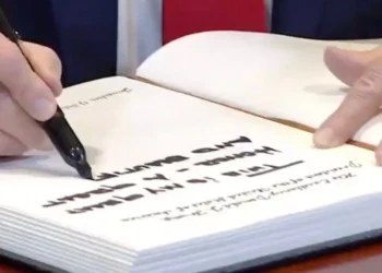Trump en el libro de visitas de la Knéset: “Un nuevo comienzo”