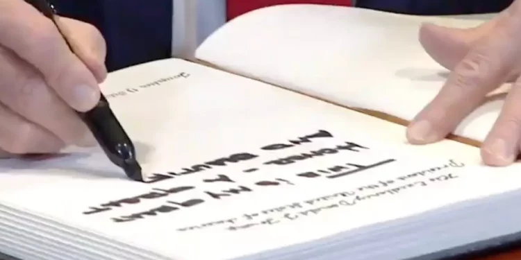 Trump en el libro de visitas de la Knéset: “Un nuevo comienzo”