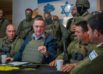Ministro de Defensa de Israel visitó a las tropas en la ciudad de Gaza