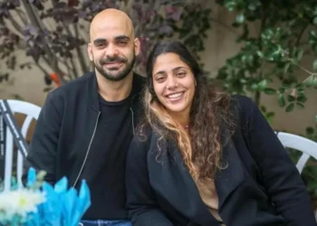 Orit Baron visita sitio del festival Nova donde Hamás asesinó a su hija