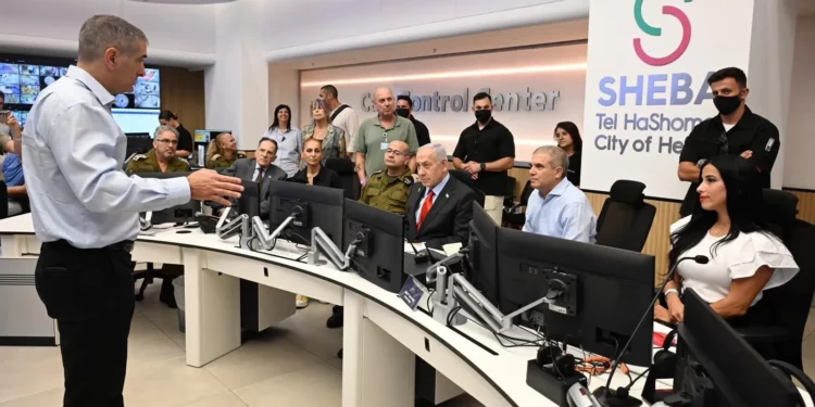 Netanyahu revisa en Sheba la logística para recibir a los rehenes