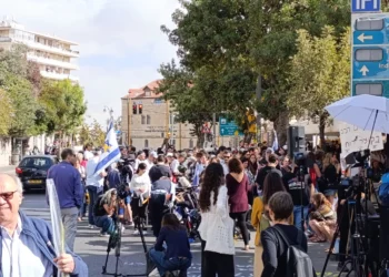 Celebran liberación de rehenes frente a residencia de Netanyahu