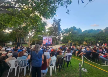 Residentes de Nir Yitzhak conmemoran la masacre del 7 de octubre
