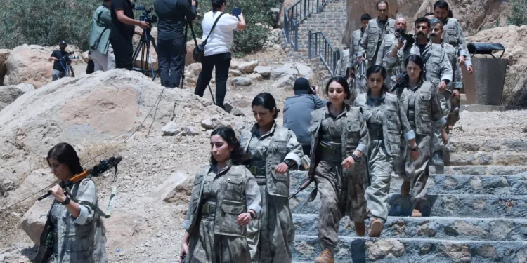 El PKK kurdo comienza a retirar fuerzas de Turquía al norte de Irak