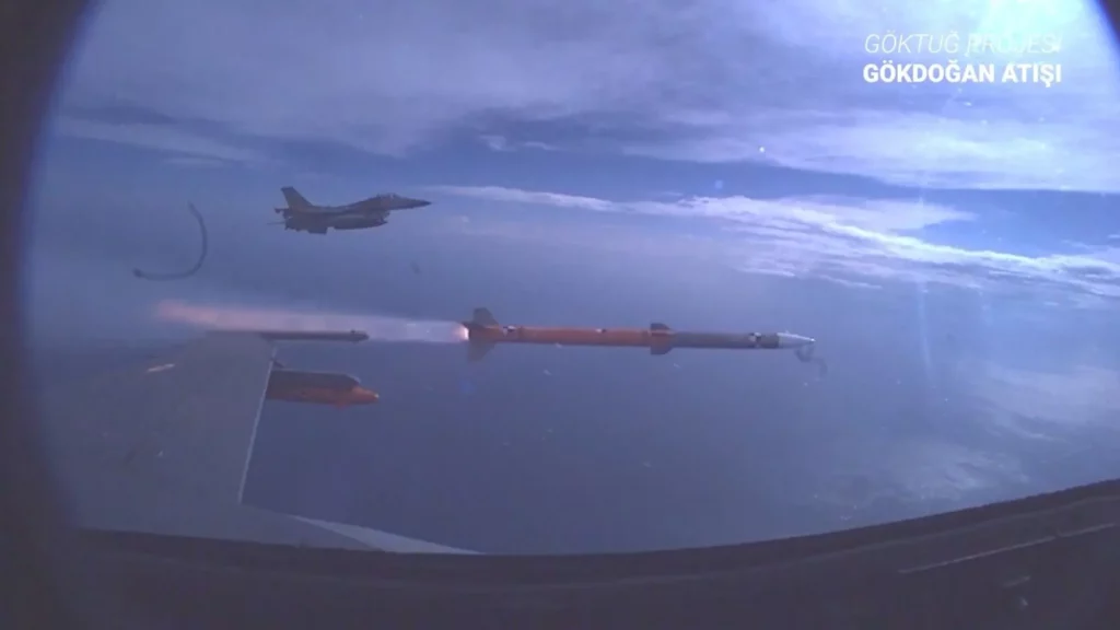 Turquía prueba el lanzamiento de misiles aire-aire Gokdogan y Bozdogan