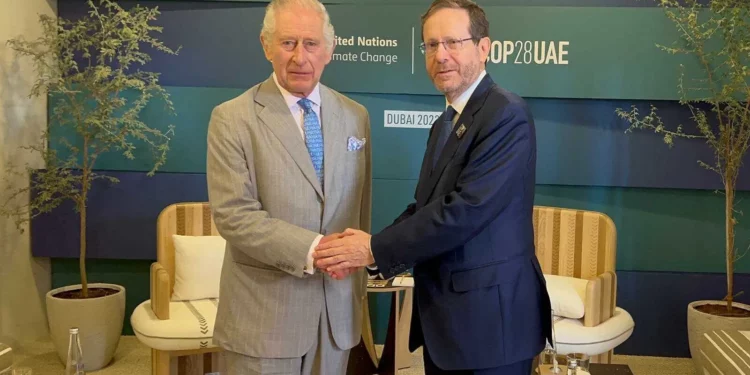 El rey Carlos III expresa su “profundo dolor” por el ataque a la sinagoga de Manchester