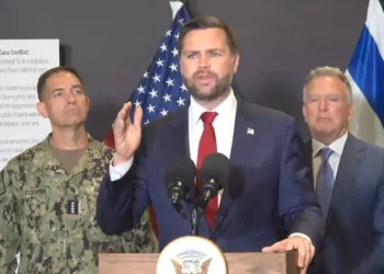 El vicepresidente estadounidense, J. D. Vance, ofrece una conferencia de prensa en Israel, el 21 de octubre de 2025. (Captura de pantalla de la Embajada de EE. UU.)