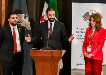 Sharaa dice que quiere “reconstruir Siria a través de inversiones”