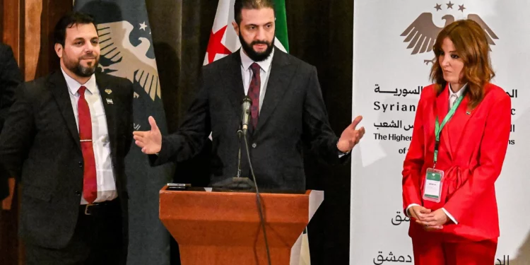 Sharaa dice que quiere “reconstruir Siria a través de inversiones”