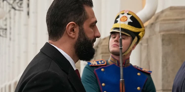 Putin felicita a Sharaa por las elecciones legislativas de Siria durante su reunión en Moscú