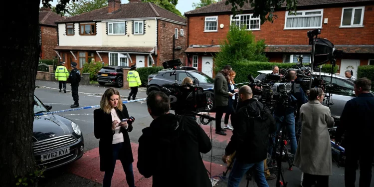 Policía británica identifica a perpetrador de ataque mortal en sinagoga de Manchester