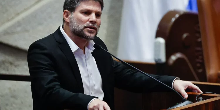 Ministro Smotrich cuestiona decisión de Netanyahu de pausar ataques en Gaza