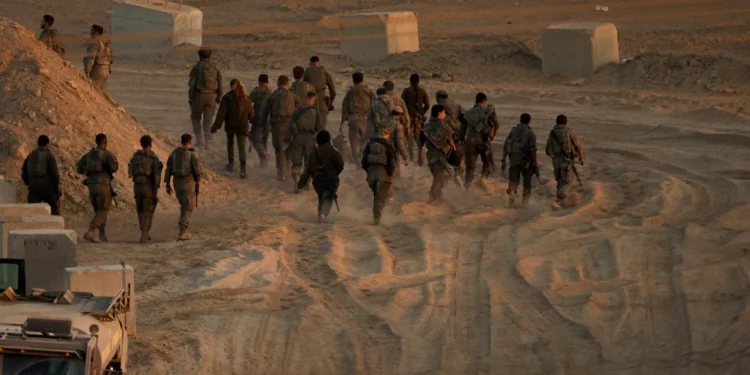 Las FDI completan la retirada a nuevas líneas de despliegue