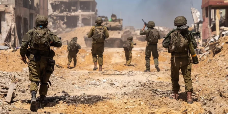 Un tanque de las FDI operando en Gaza en una foto sin fecha publicada el 24 de octubre de 2025. (Fuerzas de Defensa de Israel)