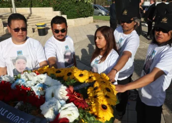 Decenas honran al tailandés Oakkharasri tras devolución de su cuerpo desde Gaza