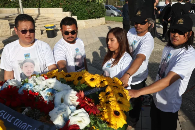 Decenas honran al tailandés Oakkharasri tras devolución de su cuerpo desde Gaza