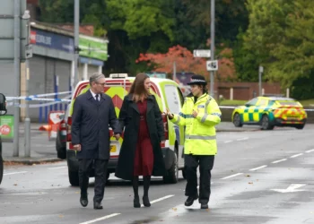 Starmer visita el lugar del ataque terrorista en la sinagoga de Manchester