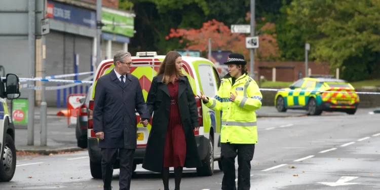 Starmer visita el lugar del ataque terrorista en la sinagoga de Manchester