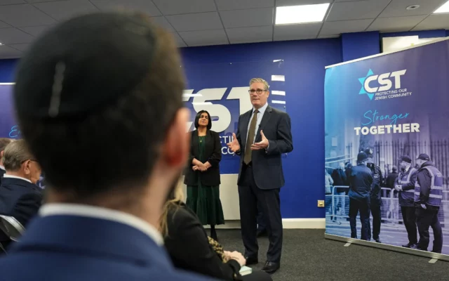 Reino Unido busca revertir la prohibición de los clubes de fútbol a los fanáticos israelíes