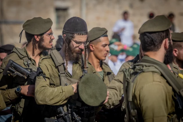 Tropas haredíes de las FDI operando en la Franja de Gaza como batallón