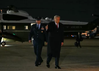 Trump parte para un viaje a Asia: apunta a cerrar un acuerdo comercial con Xi de China
