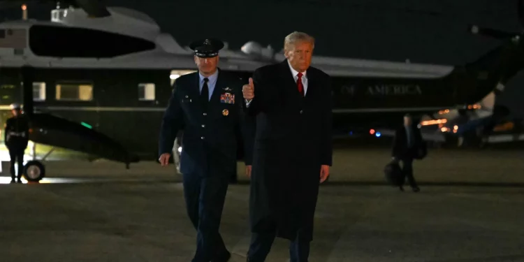 Trump parte para un viaje a Asia: apunta a cerrar un acuerdo comercial con Xi de China