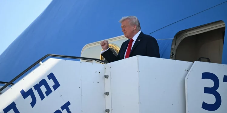 Trump habla con Netanyahu y Herzog en la pista de Ben Gurion