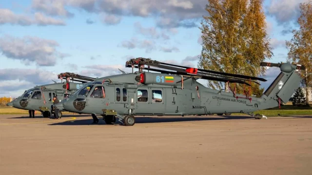 Entrega de los primeros helicópteros UH-60M Black Hawk para Lituania