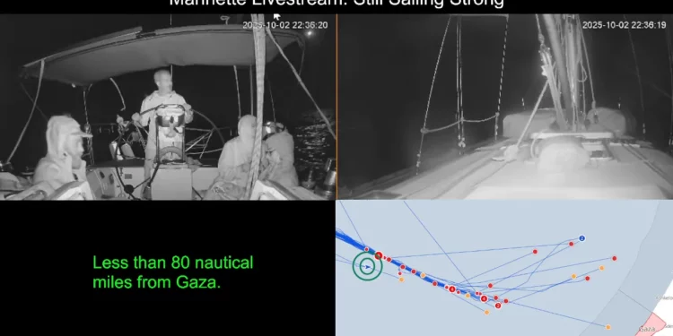 Un barco de la flotilla parece seguir navegando hacia la Franja