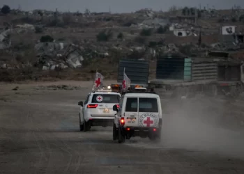 Hamás entrega presuntos cuerpos de rehenes a la Cruz Roja