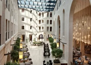 Atrio del Waldorf Astoria de Jerusalén. (Cortesía)