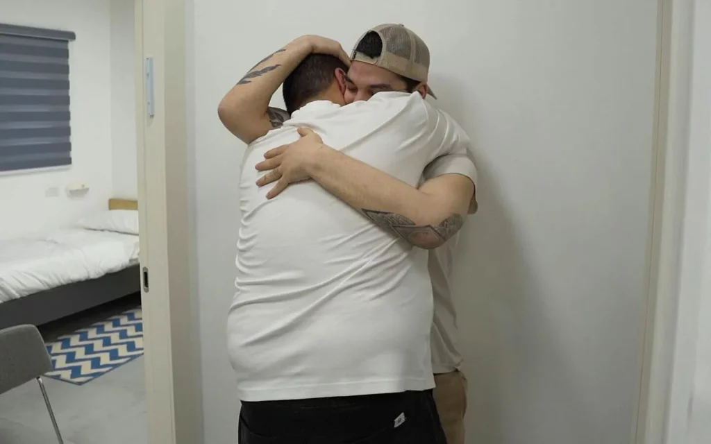 Hamás mantuvo a rehenes en un pozo de pie durante días