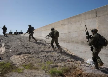 Tropas de las Fuerzas de Defensa de Israel (FDI) realizan un ejercicio militar en la frontera con el Líbano, en una foto difundida el 24 de octubre de 2025. (Fuerzas de Defensa de Israel)