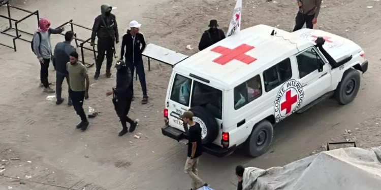 Siete rehenes entregados a la Cruz Roja