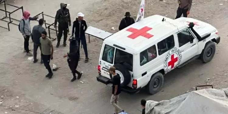 La Cruz Roja en camino para recoger más rehenes de Hamás
