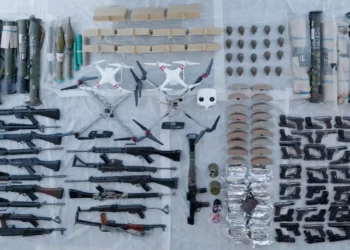 Armas iraníes contrabandeadas a Cisjordania y capturadas por fuerzas israelíes, en una imagen publicada el 8 de octubre de 2025 (Shin Bet).
