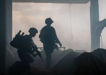 Tropas de las FDI observadas operando en la Franja de Gaza en una imagen publicada el 6 de octubre de 2025. (Fuerzas de Defensa de Israel)