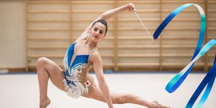 El Comité Olímpico Internacional anunció que recomendará no celebrar eventos deportivos internacionales en Indonesia, tras la prohibición de la participación de gimnastas israelíes en un campeonato mundial la semana pasada.

En un comunicado, el COI afirma que las acciones de Indonesia socavan los “principios fundamentales de no discriminación, autonomía y neutralidad política que rigen el Movimiento Olímpico”.

De cara al futuro, el COI señala que suspenderá cualquier tipo de diálogo con Indonesia sobre la organización de Juegos Olímpicos, Juegos Olímpicos de la Juventud, eventos o conferencias olímpicas hasta que el país se comprometa a permitir la participación de todos los competidores, sin importar su nacionalidad. Además, el COI indica que instará a todas las federaciones deportivas internacionales a no organizar ningún evento o reunión deportiva internacional en Indonesia.

Yael Arad, presidenta del Comité Olímpico de Israel, celebra el anuncio y agradece al COI por mantenerse firme ante los intentos maliciosos de perturbar el deporte mundial. Asegura que los atletas israelíes continuarán compitiendo en los principales escenarios y que, como en los Juegos Olímpicos de París.