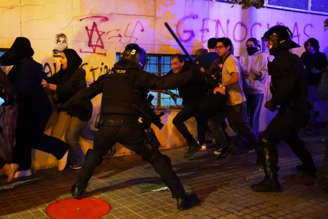 Varios arrestos después de violentas protestas antiisraelíes en España