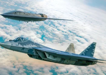 Su-57 iguala capacidades del F-35 con Okhotnik en combate