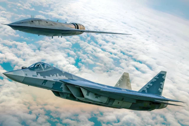 Su-57 iguala capacidades del F-35 con Okhotnik en combate