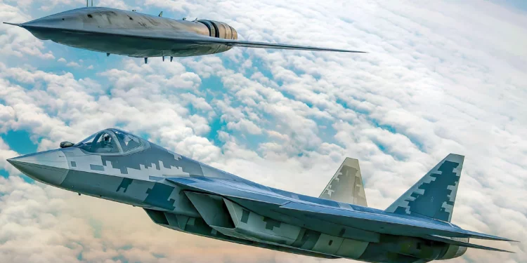 Su-57 iguala capacidades del F-35 con Okhotnik en combate