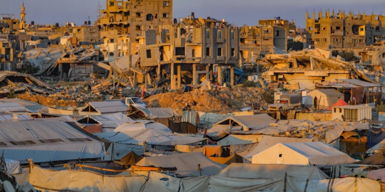 Egipto construye nuevos campamentos de evacuados en Gaza