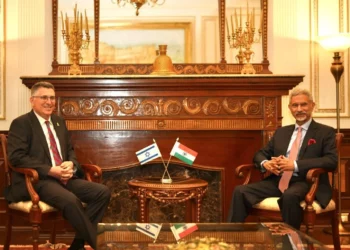 El ministro de Asuntos Exteriores, Gideon Sa'ar (izq.), se reúne en Nueva Delhi con su homólogo indio, Subrahmanyam Jaishankar, el 4 de noviembre de 2025 (Embajada de Israel en Nueva Delhi).