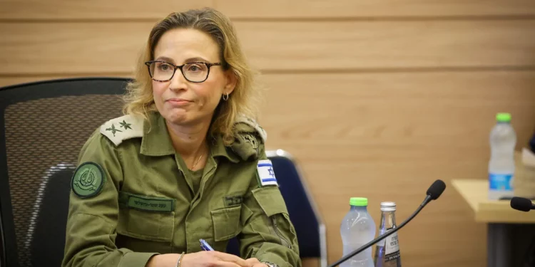 La abogada general militar Yifat Tomer-Yerushalmi asiste a una reunión del Comité de Asuntos Exteriores y Defensa de la Knesset, el 11 de agosto de 2024. (Noam Moskowitz, Oficina del Portavoz de la Knesset)